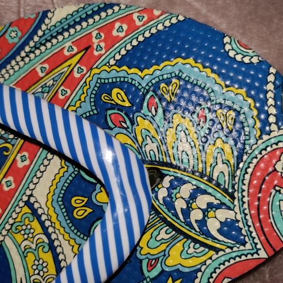 Vera Bradley | Marina Paisley Print Flip Flops Size 5-6 - Picture 6 of 7